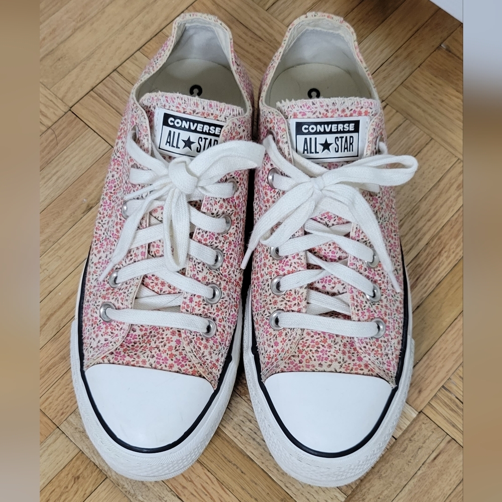 CONVERSE Chuck Taylor All Star Lift Platforms in Vintage Floral